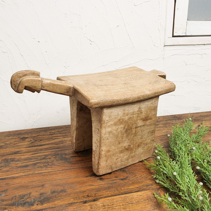 ロビ族 ハンドメイドスツール｜マライカ公式通販