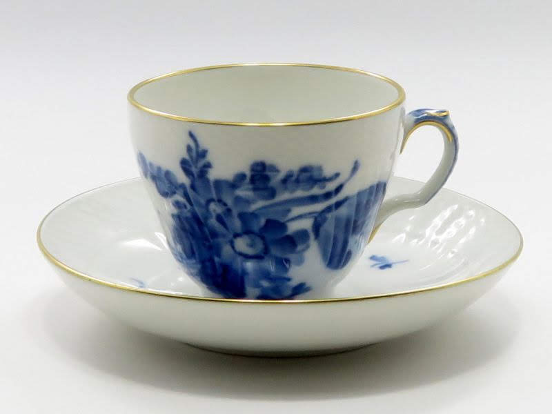 ロイヤルコペンハーゲンのブルーフラワーは3種類。写真を交えて徹底比較。
