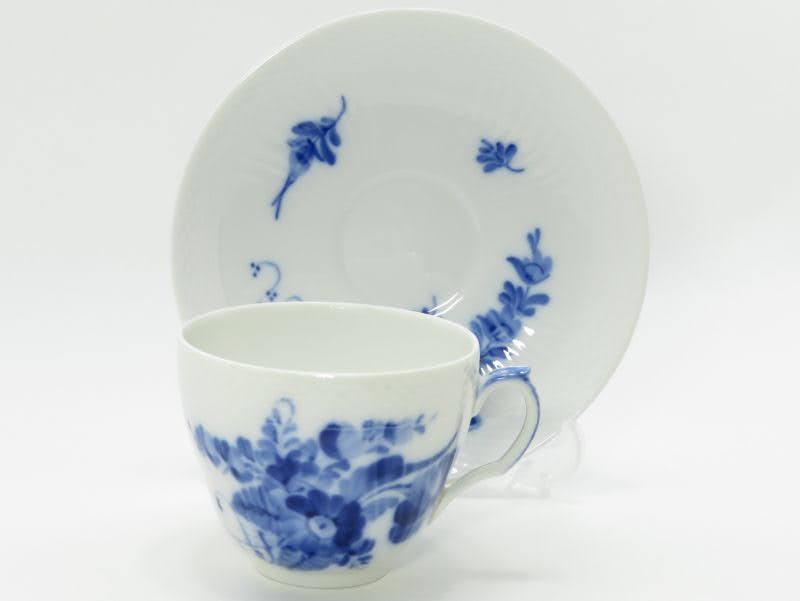 ロイヤルコペンハーゲンのブルーフラワーは3種類。写真を交えて徹底比較。