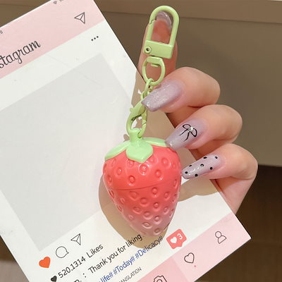 Qoo10] 可愛い いちご リップクリーム 保湿 コ : ポイントメイク