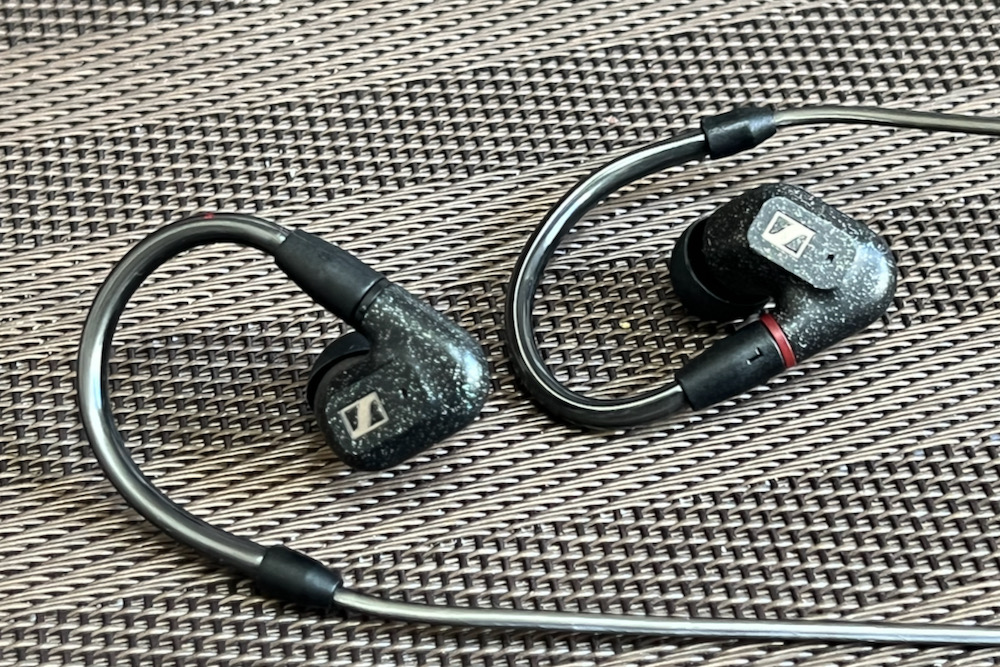 ゼンハイザーIE300レビュー・音楽鑑賞用として評価の高いイヤホンの