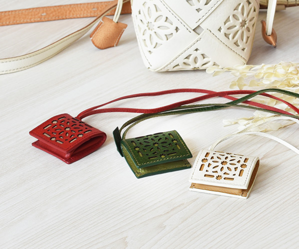 ダイヤカットワーク 小物入れ付ネックレス｜商品一覧 | 革財布、バッグ