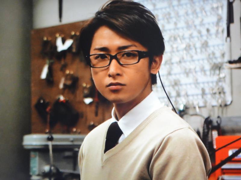 鍵のかかった部屋☆第一話 榎本径（大野智）のニット: 芸能人☆衣SHOW！！