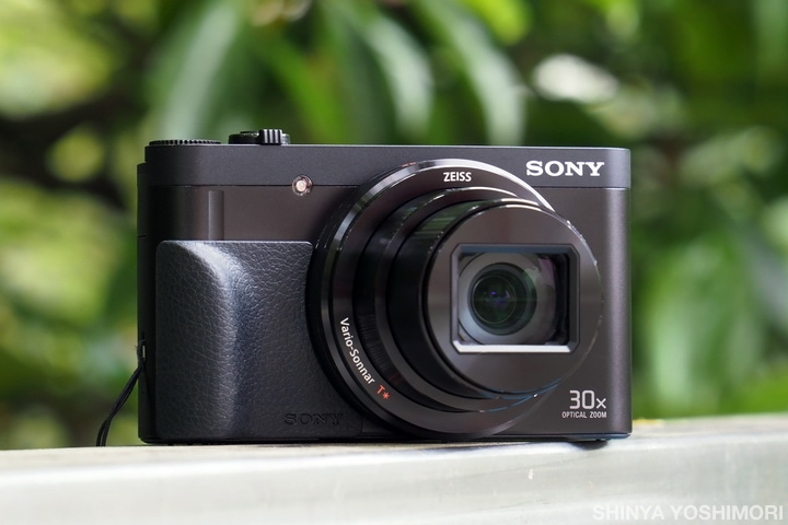 RX用のグリップでホールド性を向上！『ソニー サイバーショット DSC