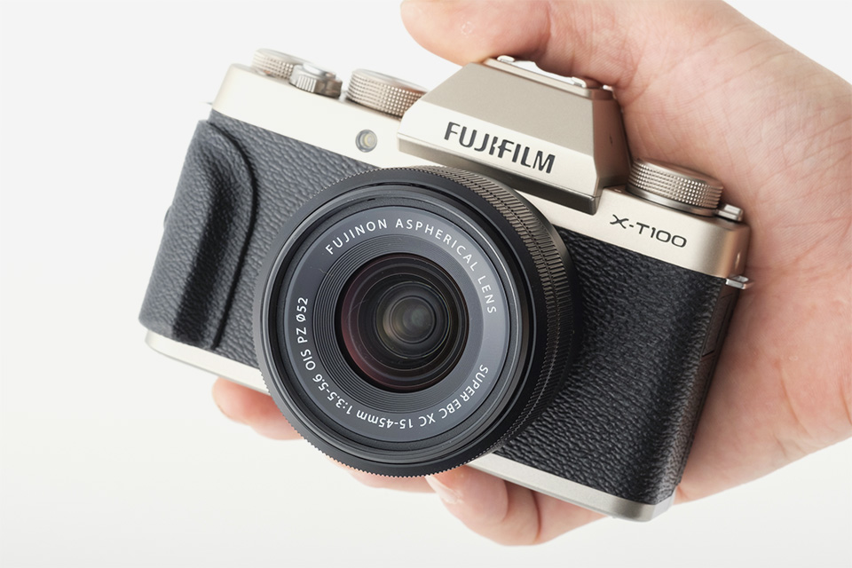 高級感あふれるデザインで、自撮りも得意な富士フイルムX-T100新登場