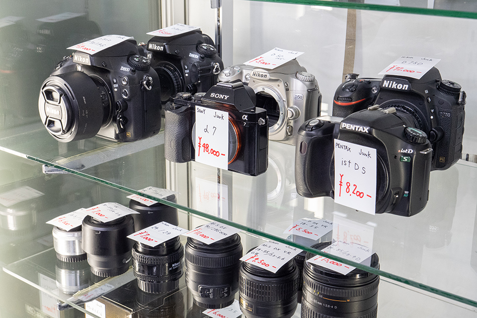 掘り出し物が見つかるかも！ 宝探しを楽しめる「フジヤカメラ ジャンク