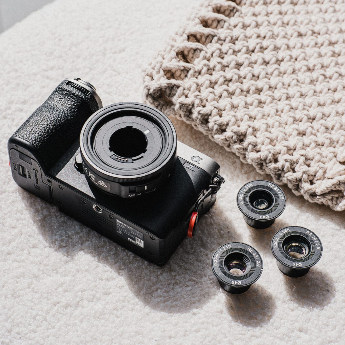 1本で3つの焦点距離のレンズが楽しめる「SAMYANG Remaster Slim」が