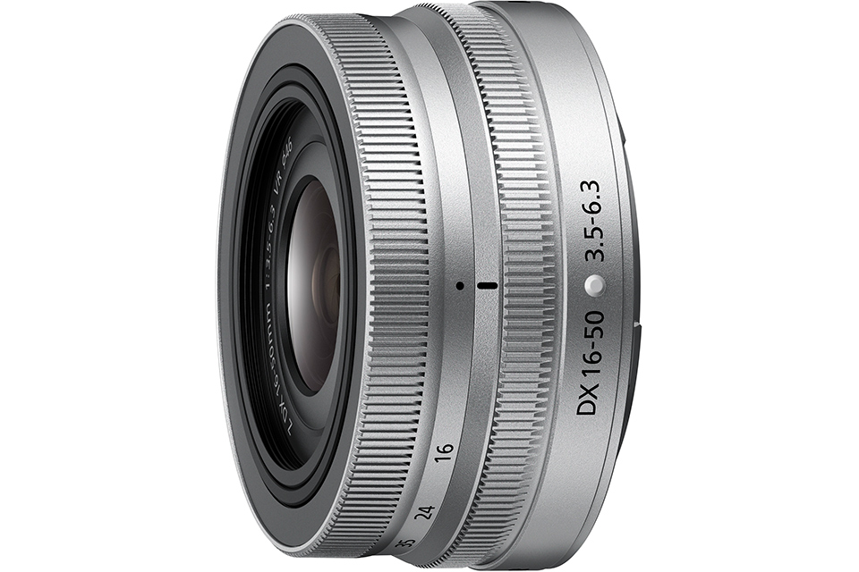 ニコン Z fc」にマッチするシルバーの標準ズームレンズ「NIKKOR Z DX