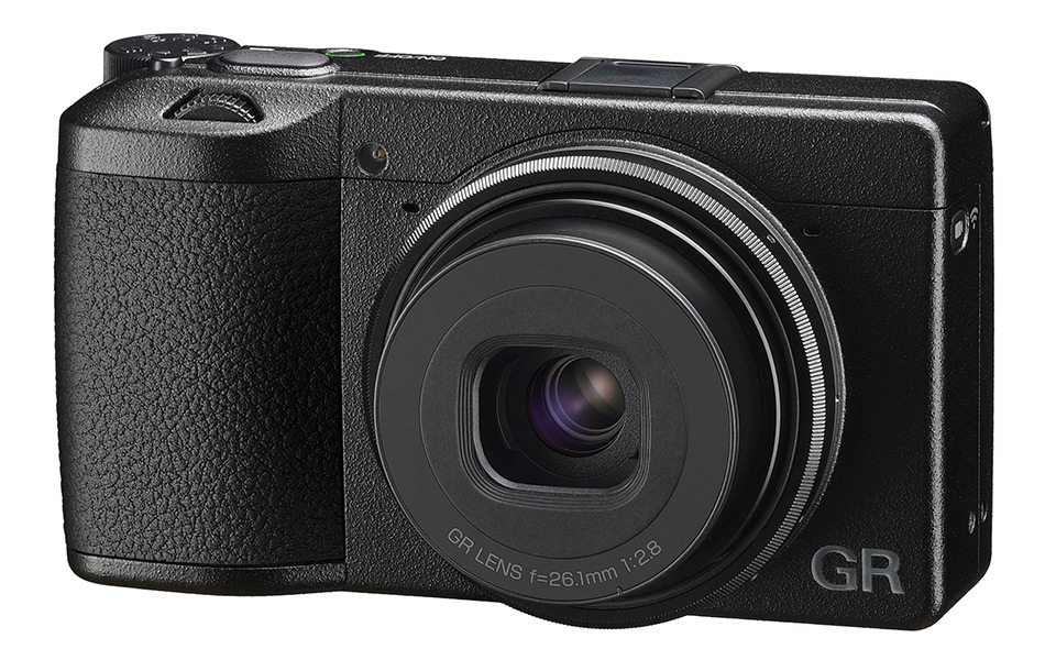 40mm相当の標準レンズを搭載した最強スナップシューター「RICOH GR