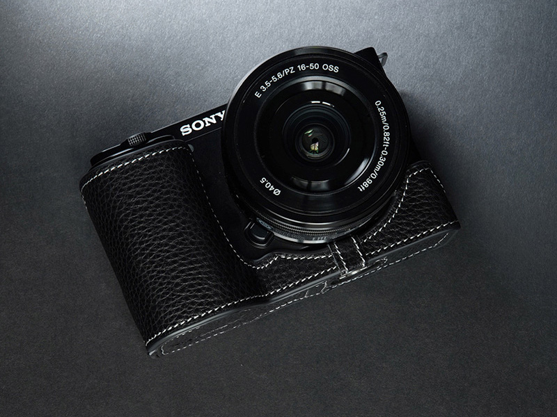 ソニー ZV-E10」を守りながらドレスアップできるレザーケース「TP