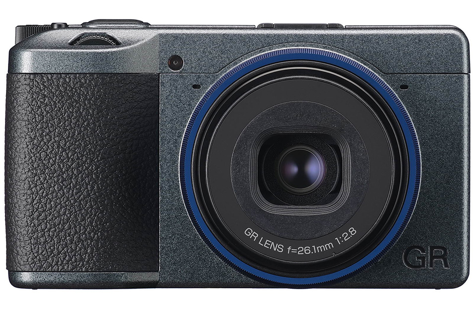 メタリックグレーのスナップシューター特別モデル「RICOH GR IIIx