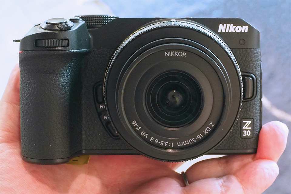 ニコンの小さなミラーレス「Z 30」を触ってきた！「Z 50」とも比べて