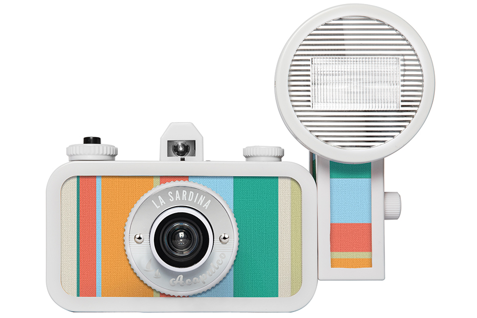 ビーチリゾートをイメージしたストライプの“イワシ缶カメラ”「La