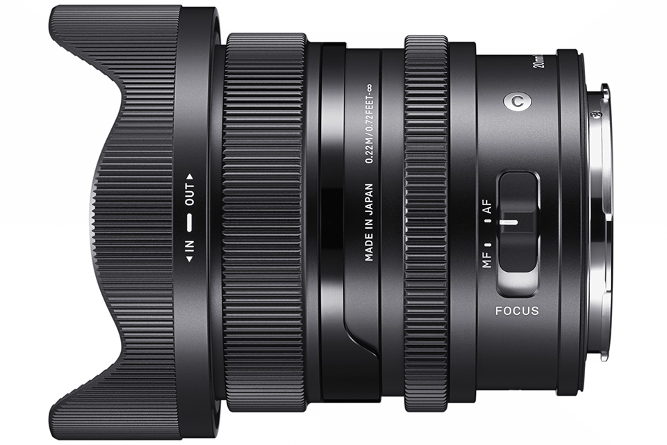 手のひらサイズの大口径F2、フルサイズ対応の超広角レンズ「SIGMA 20mm