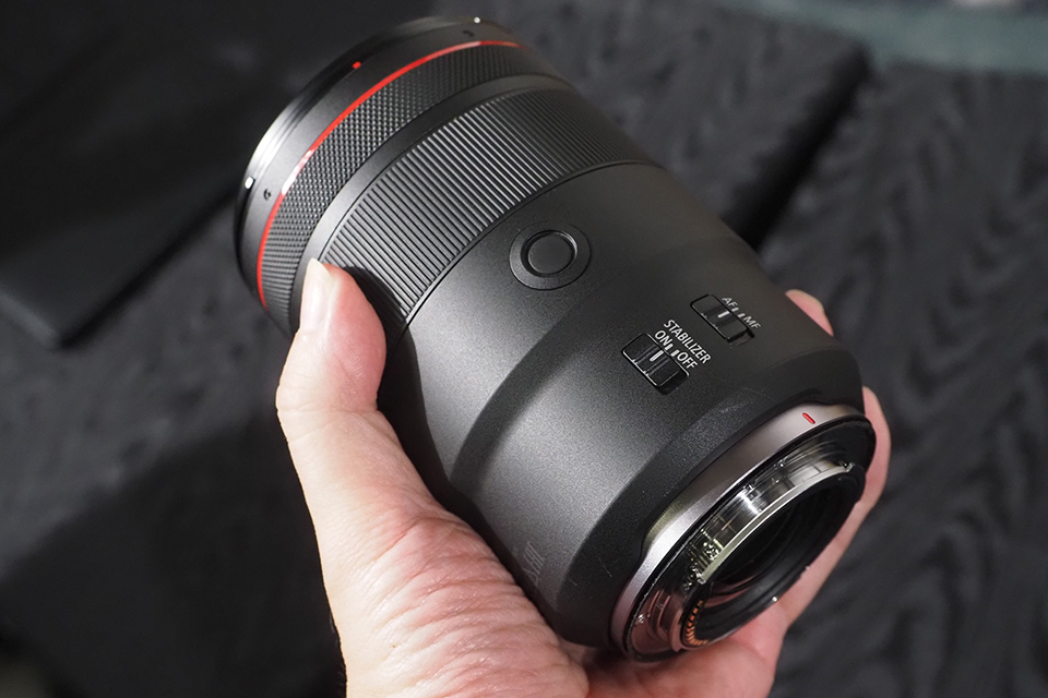 キヤノンの大口径中望遠レンズ「RF135mm F1.8 L IS USM」が1/26発売