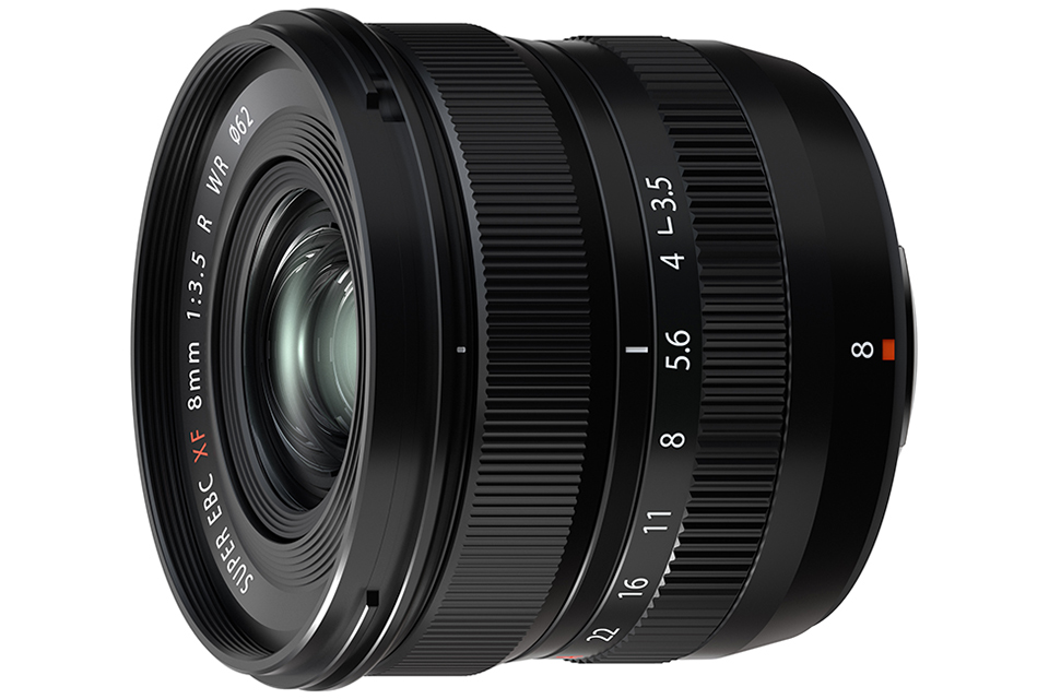 XFレンズ最広角の単焦点が登場！ 小型軽量の超広角レンズ「XF8mmF3.5 R