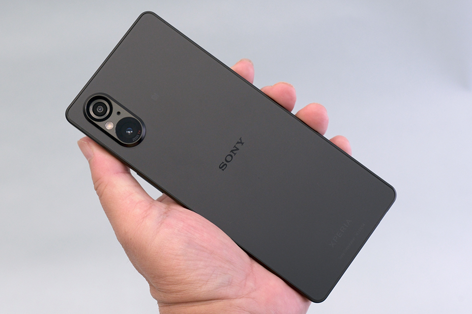 フラッグシップの機能を受け継いだ「ソニー Xperia 5 V」を触ってきた