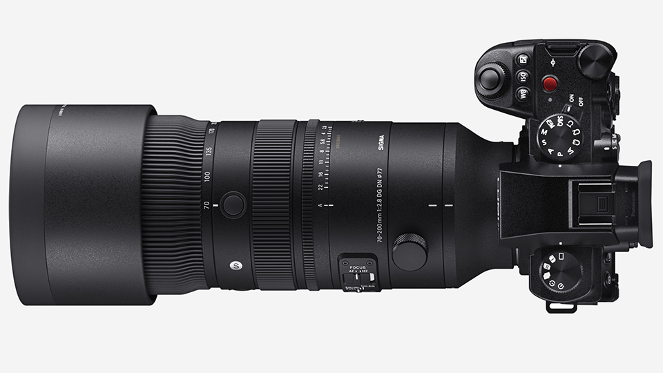 大三元が出揃った！ シグマ渾身の開放F2.8望遠ズームレンズ「70-200mm