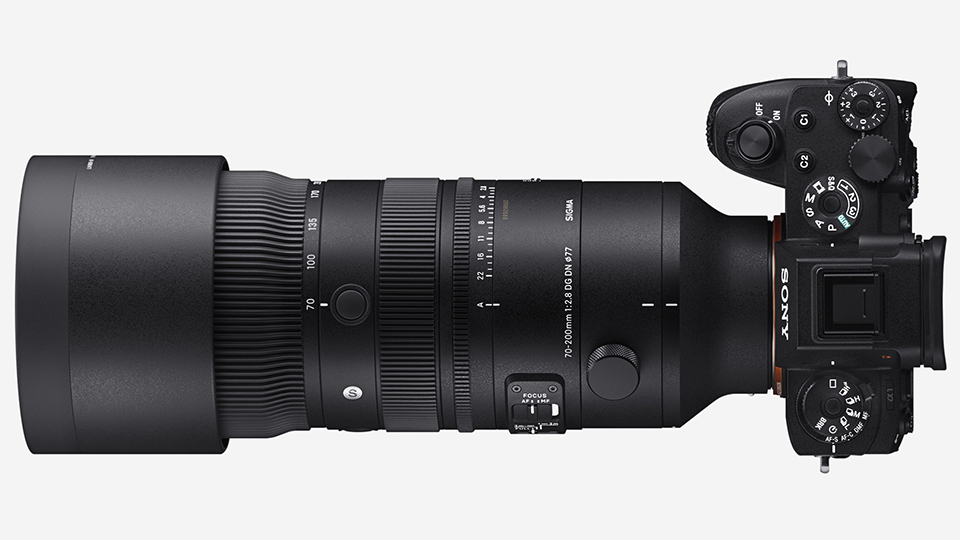 大三元が出揃った！ シグマ渾身の開放F2.8望遠ズームレンズ「70-200mm