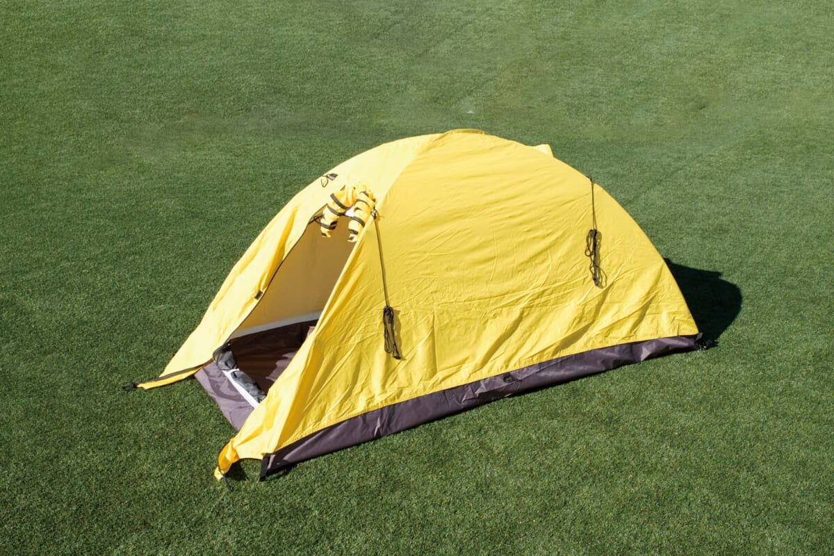 混み合うキャンプ場でも一発で見つけられるイエローが推しポイント