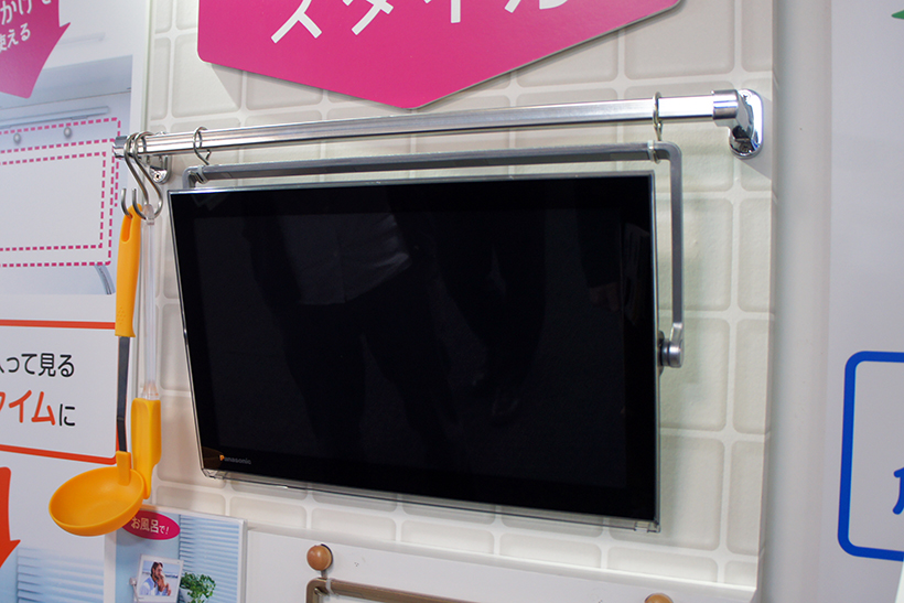 もはやポータブルテレビの枠を超えた!? 大画面24型サイズも登場した
