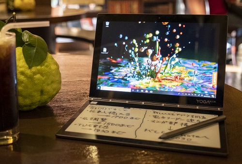 変幻自在な使い道を提案する、電子ペーパー2画面PC「Yoga Book C930