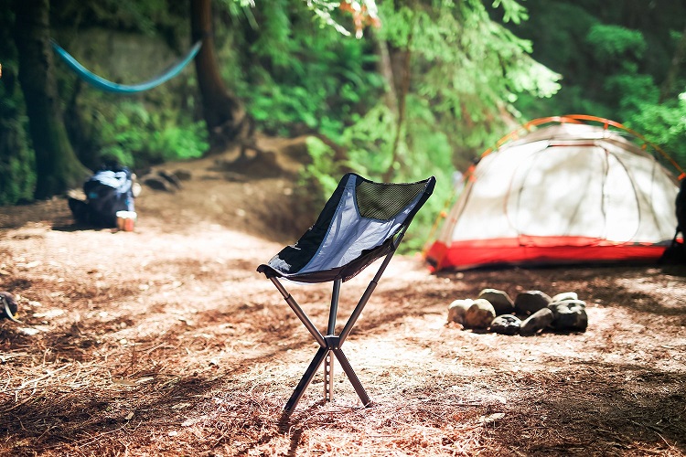 世界最小・最軽量クラスのキャンプ向け折りたたみチェア「Campster」が