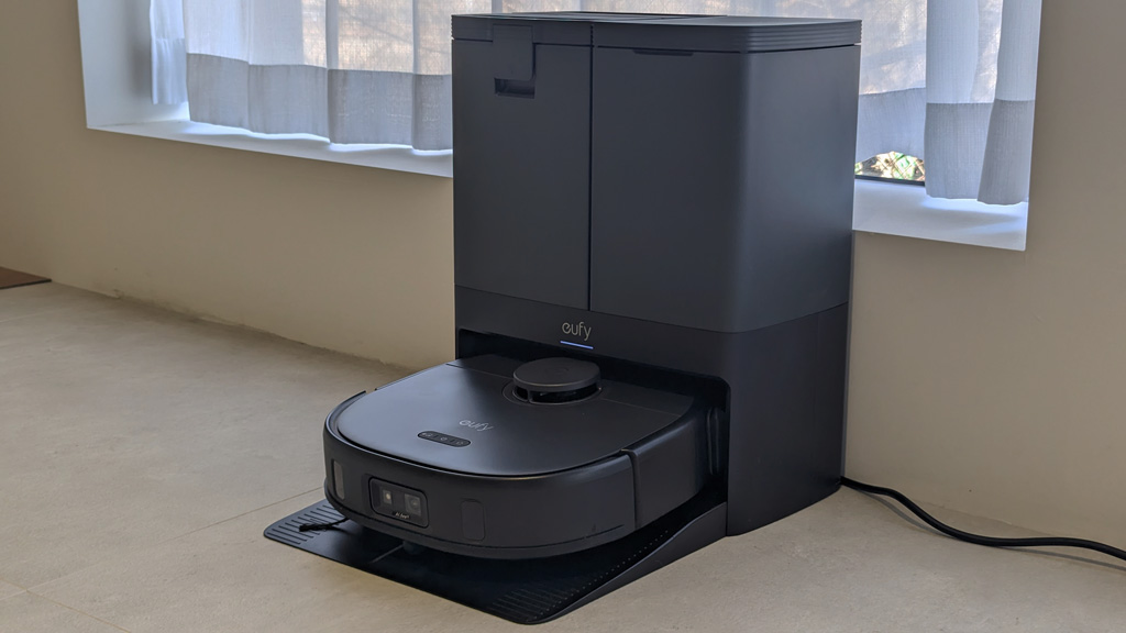 Ankerが全自動クリーニングステーション付属のロボット掃除機最上位