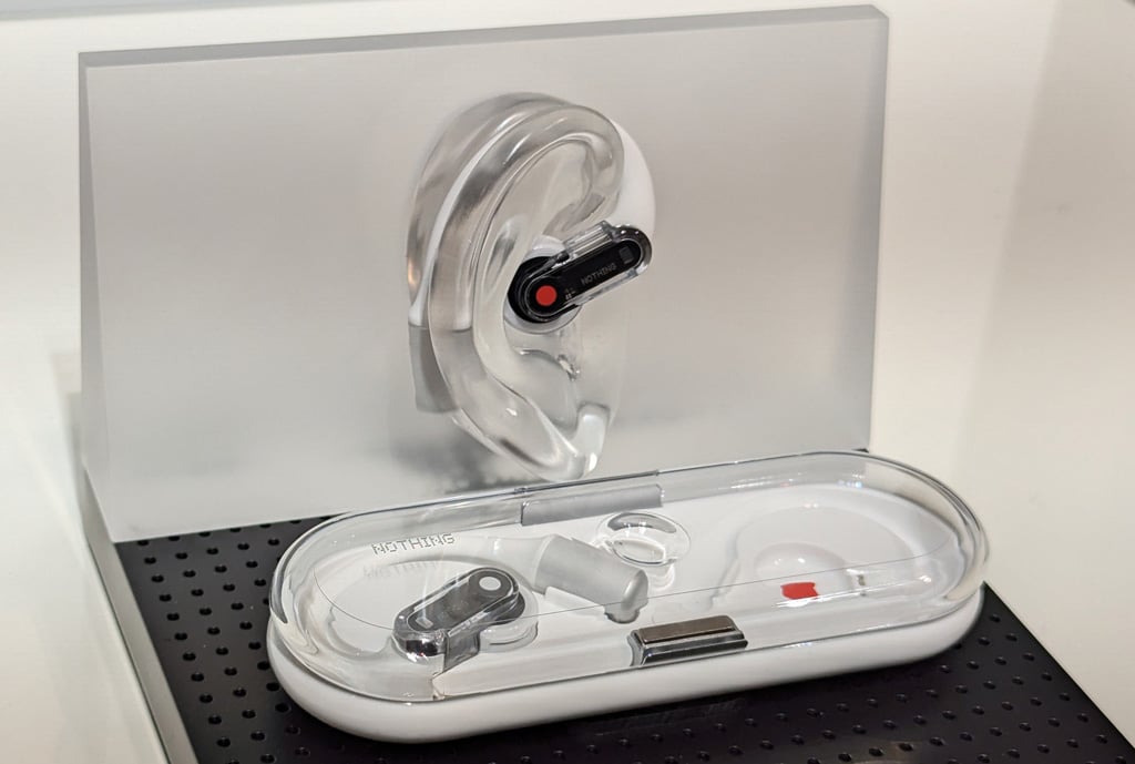 Nothingがオープンイヤー型の完全ワイヤレスイヤホン「Nothing Ear