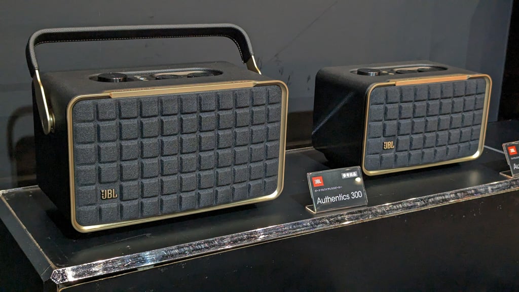 JBLが70年代風デザインのWi-Fiスピーカー「JBL AUTHENTICS 200/300」を
