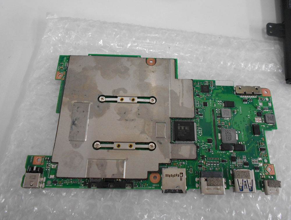 ASUS E203M ジュースがかかり電源が入らない | パソコンドック24