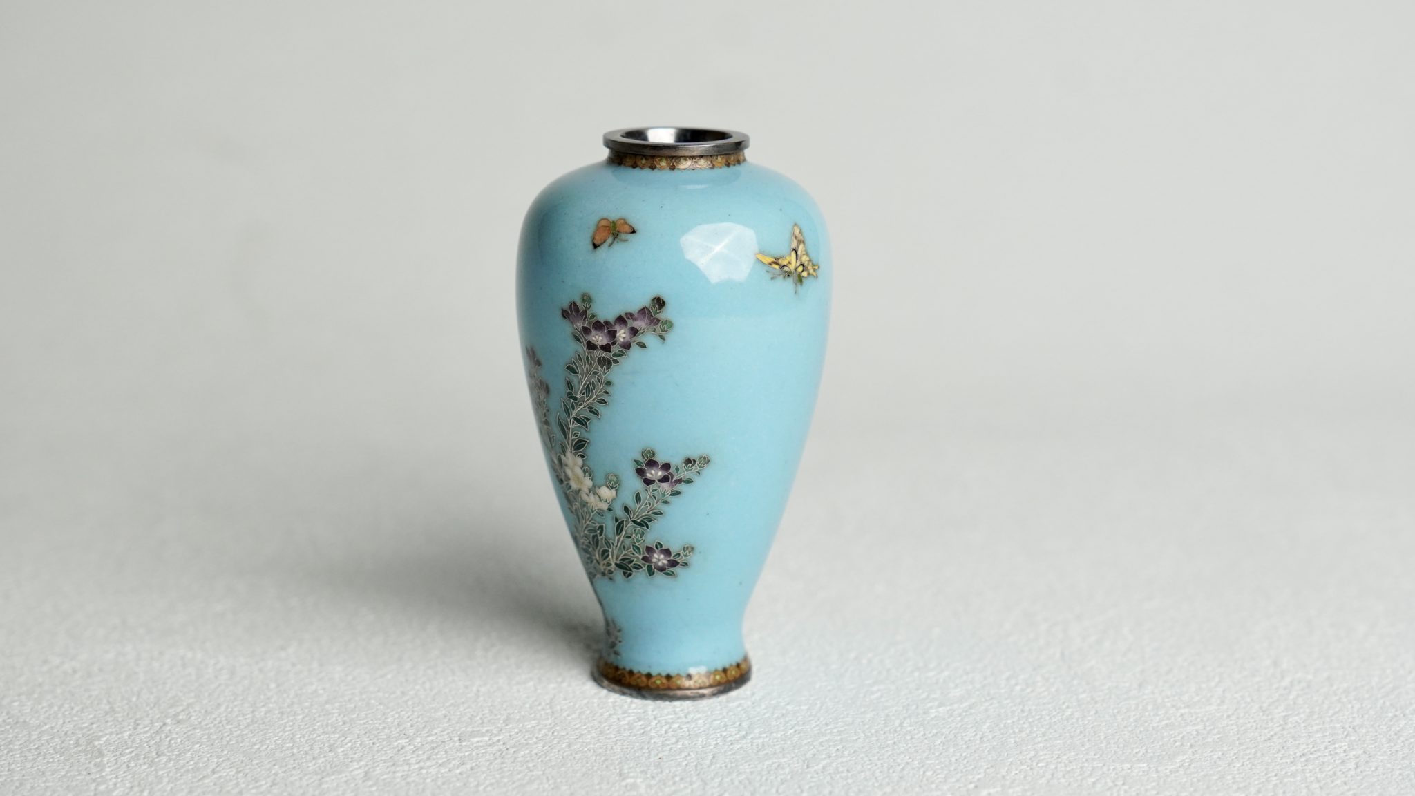 銀座 真生堂 | 並河靖之作 / 明治 七宝 / 桔梗に蝶図 花瓶