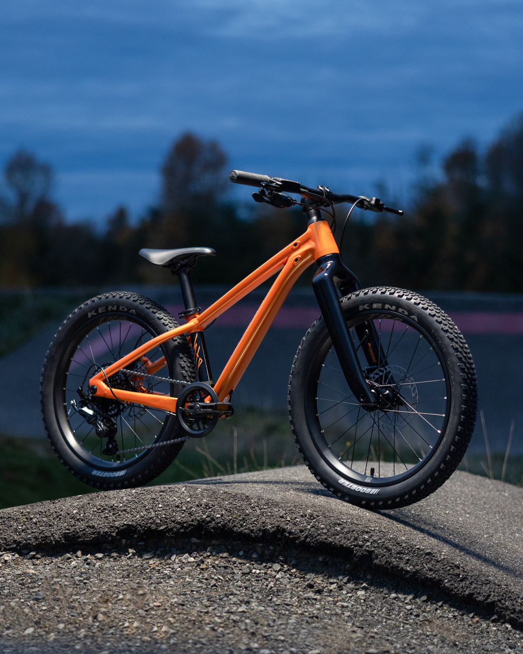 新型ダートジャンプバイク「STP」シリーズ発表！ ｜ ジャイアント