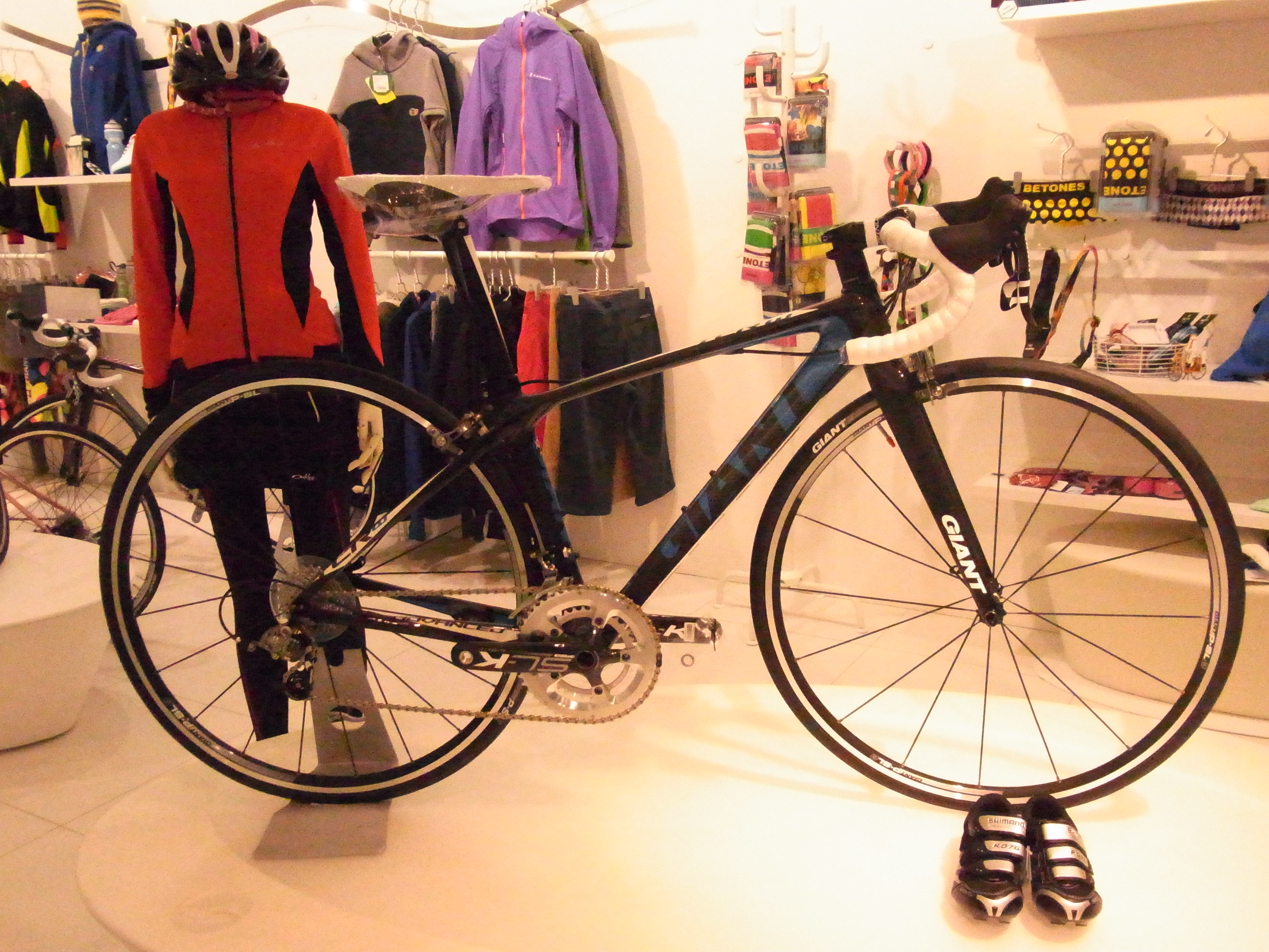 Liv/giantより、ワンランク上のフルカーボンロードバイクが登場