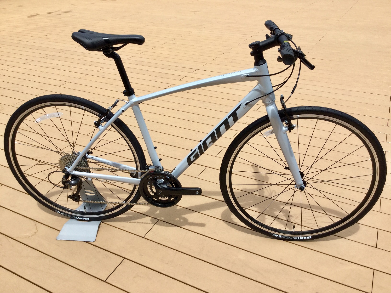 クロスバイク】白に続き、この色も独特でした。ESCAPE RX3