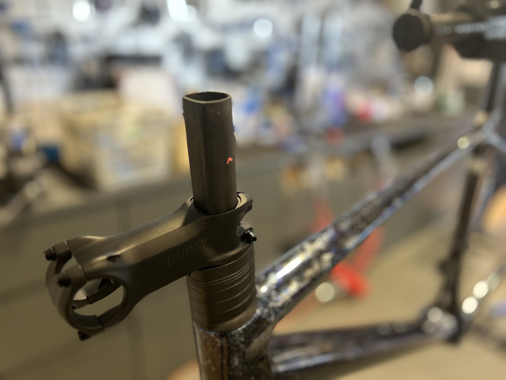 新型TCR】フレームセット組み立てから見る最新ロードバイク