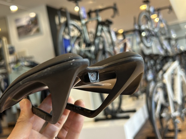 スタッフの製品紹介】CADEX BoostサドルとCADEX AMPサドル