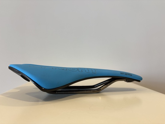 豆知識】CADEX AMP 3Dの入荷は7月ですがサドルの調整をしてみませんか