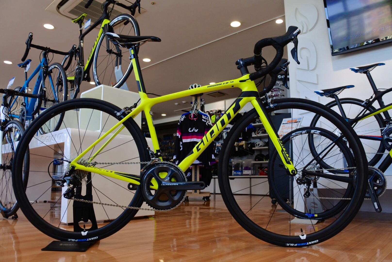 1台だけです。TCR ADVANCED SL2 XSサイズがお買い得です