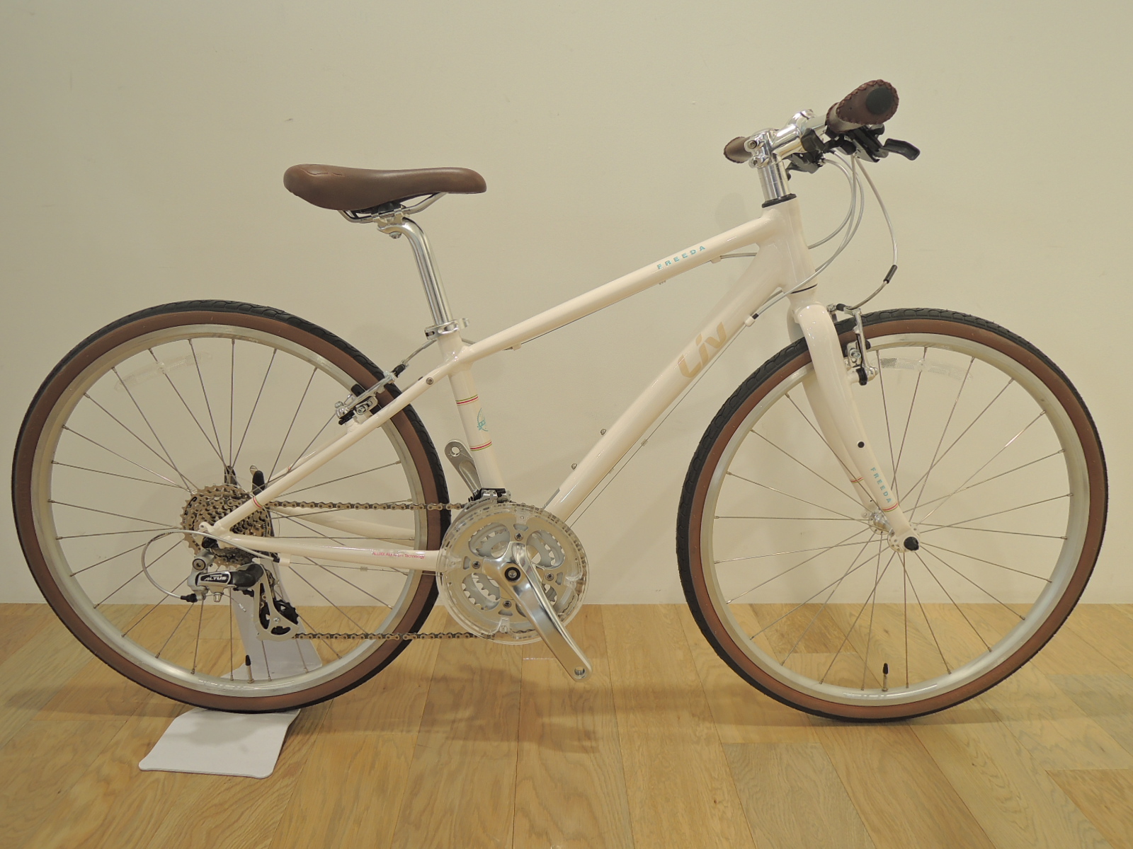 女性向きクロスバイクGiant Escape R3W XS 八王子手渡し限定