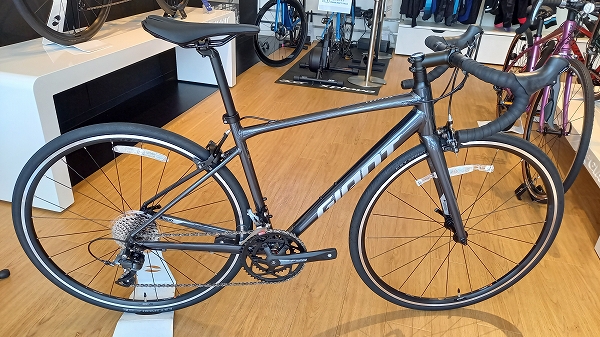 アルミロードバイク「コンテンド 2」入荷 ｜ ジャイアントストア高知