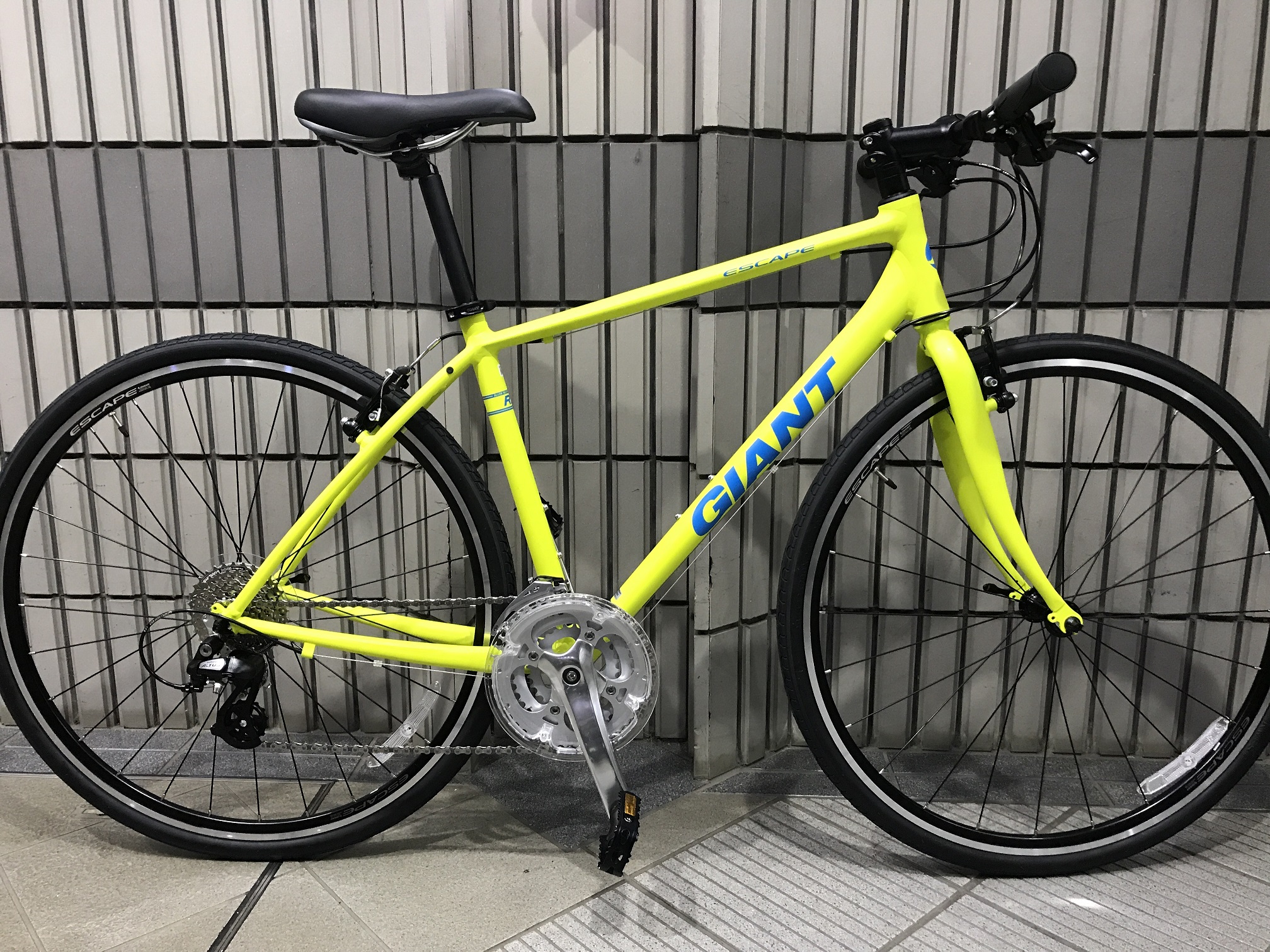 ESCAPE R3いよいよ全カラー勢ぞろいしました！ ｜ ジャイアントストア国立