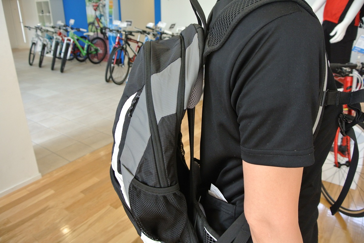 自転車乗り御用達の定番！ DEUTERのバックパック入荷しました