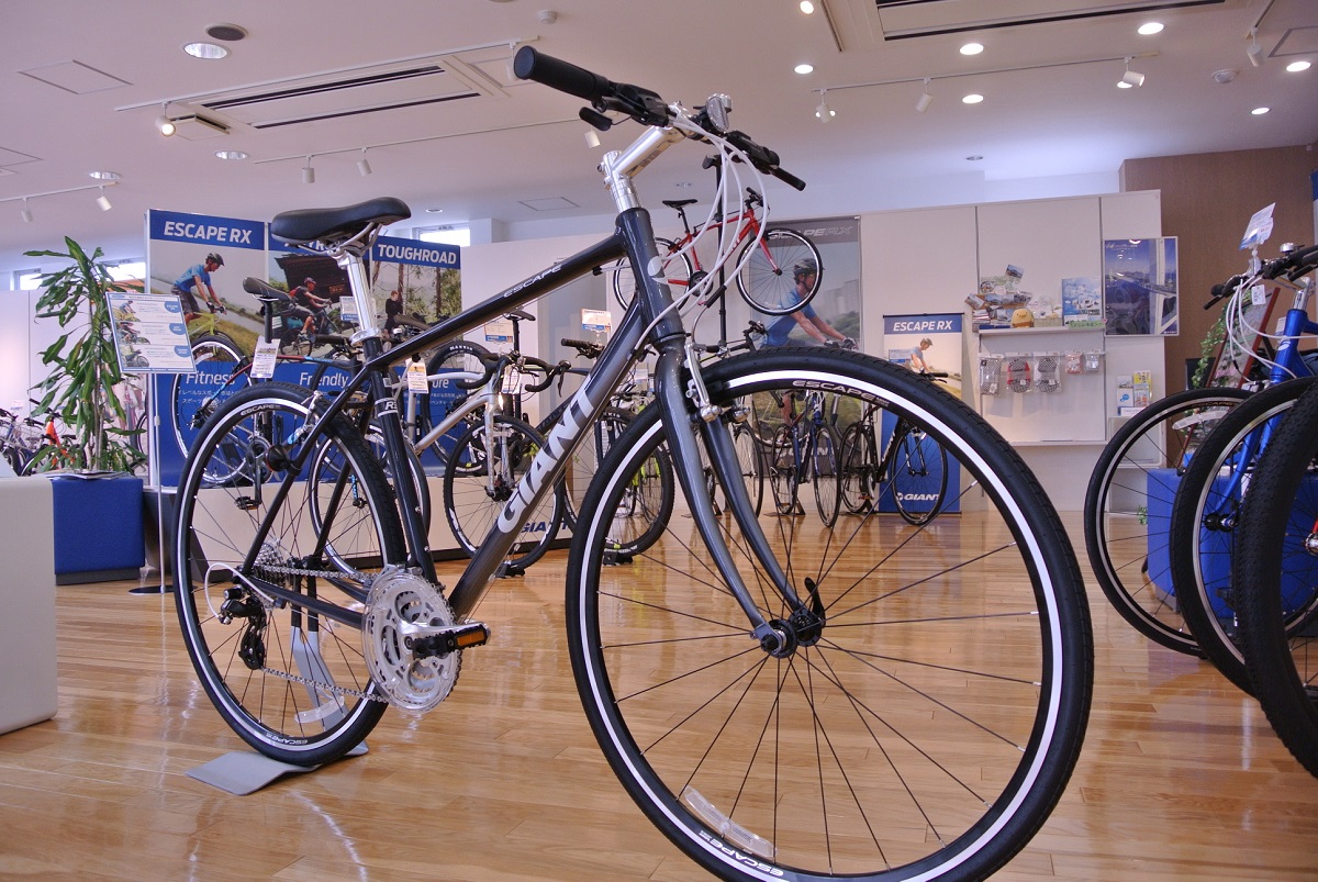 クロスバイク」 2017年モデルESCAPE R3 ・ESCAPE R3 w 全色入荷致し