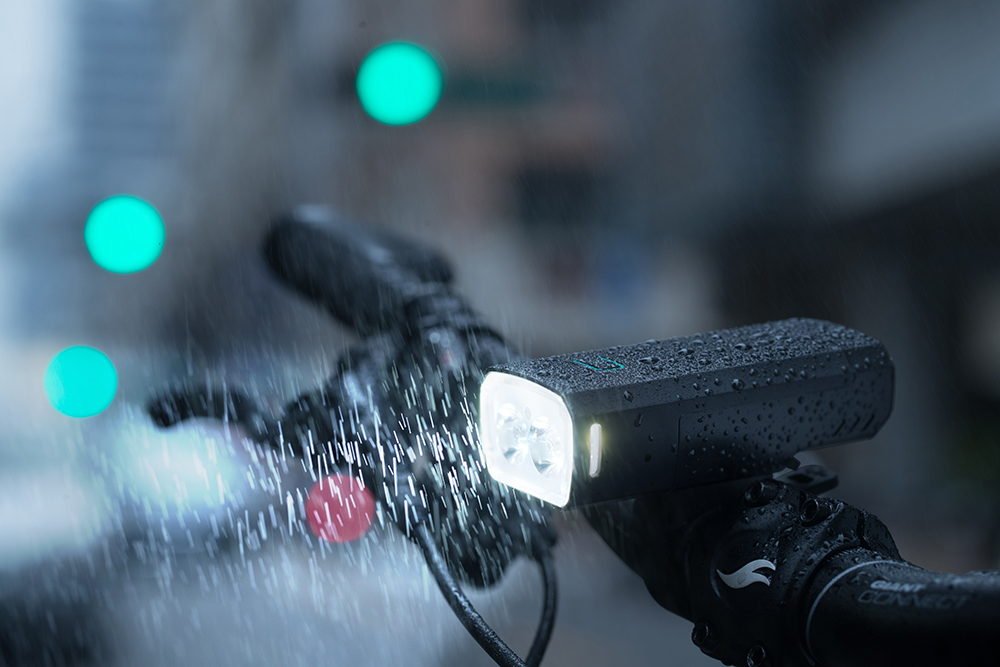 GIANT」明るくて防水性能が凄いライト『RECON』シリーズ