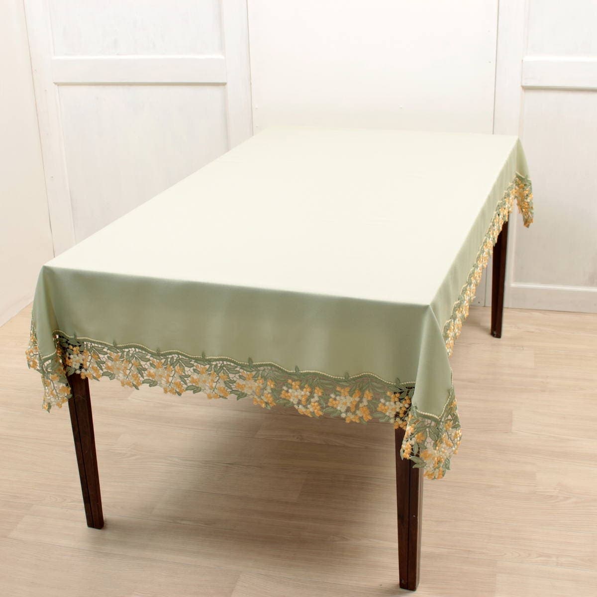 ミモザ柄ケミカルレース テーブルクロス 約133×198cm [un autre
