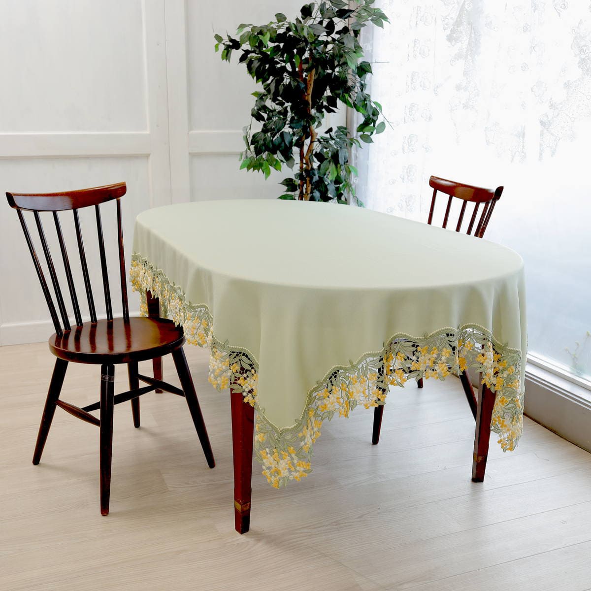 ミモザ柄ケミカルレース テーブルクロス 約133×198cm [un autre