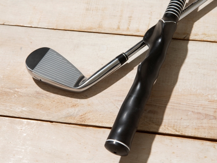 キレイなグリップが身につく練習用クラブ「マイファースト 7（セブン