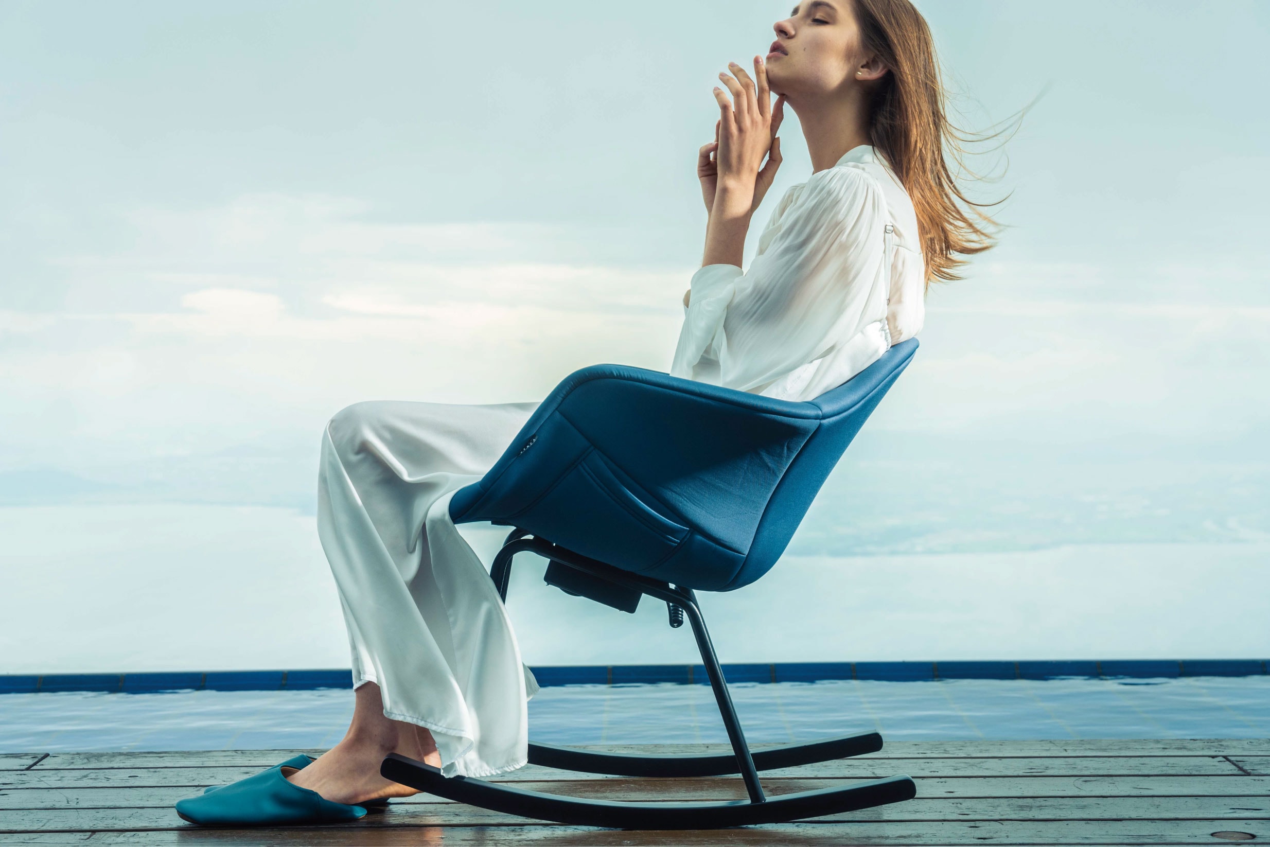 KAURI（カウリ）｜リラックスロッキングチェア〈SYNCA〉《フジ医療器》