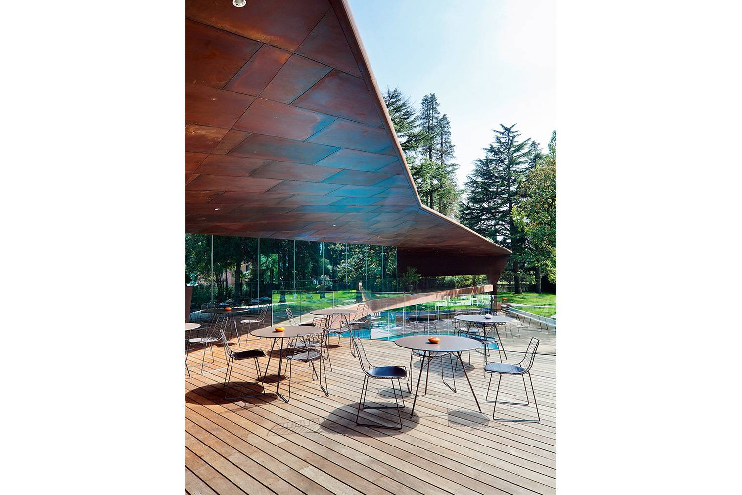 リーフ スタッキングチェアの通販 | 家具・インテリア通販 MAARKET